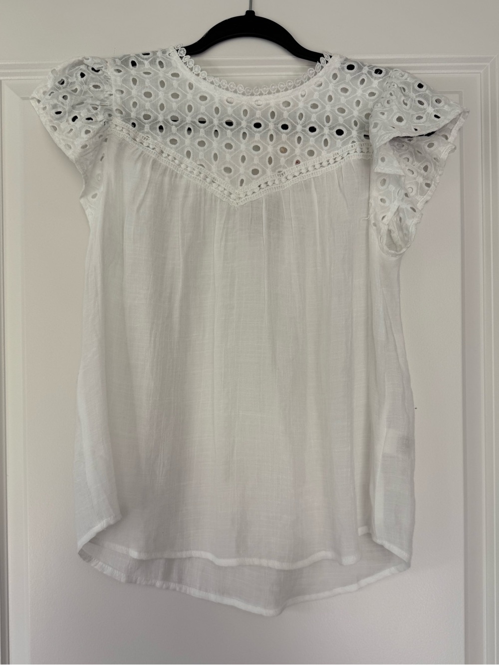 Blu Pepper White Eyelet Flutter Sleeve Blouse